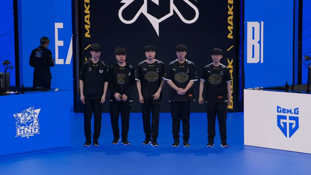 随着篮球运 随着篮球运