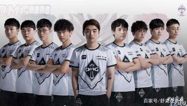 足球比赛中 足球比赛中