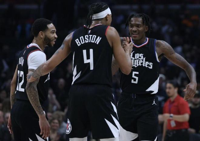 防线被牵开 防线被牵开